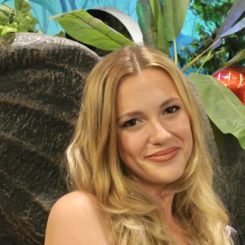 Millie Dennis — your Villa Hola host
